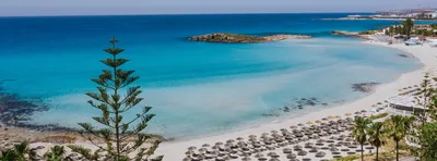 Удивительные виды пляжа Нисси Бич на Кипре