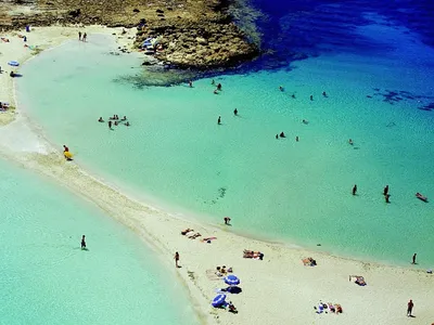 Волшебство Кипрского пляжа Нисси Бич на фото