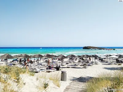 Волшебство Кипрского пляжа Нисси Бич на фото