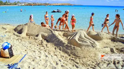 Восхитительные виды Кипрского пляжа Нисси Бич на фото