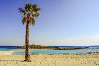 4K фотографии пляжа Нисси Бич на Кипре