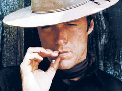 Клинт Иствуд на фото: сигара в зубах и с безупречным стилем