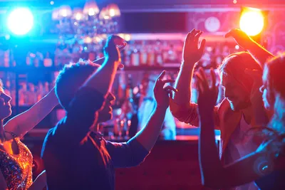 Интенсивные моменты: Фотографии с клубных вечеринок в 4K