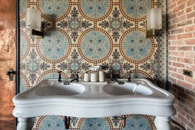 Фотографии с примерами комбинирования плитки в ванной
