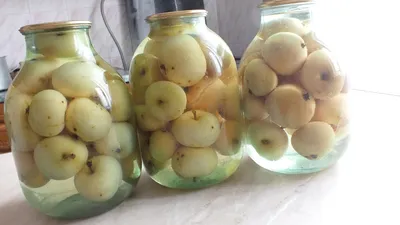Фотка компота из яблок с зимними оттенками