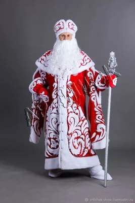 Красно-белый костюм деда мороза на фото