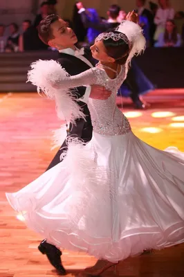 Роскошные образы для танцев в латиноамериканском стиле, представленные на фото
