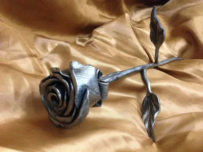 Фото кованой розы: украшение с величественной красотой
