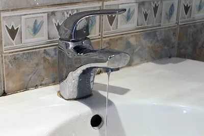 Фото крана в ванной: функциональность и элегантность в одном изделии