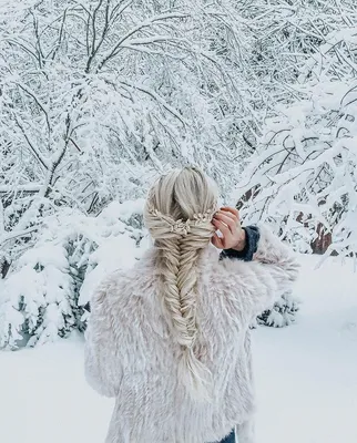 Фотографии зимней природы: Девушки на фоне снега