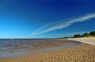 Красивая фотография морского пейзажа с игрой света и тени