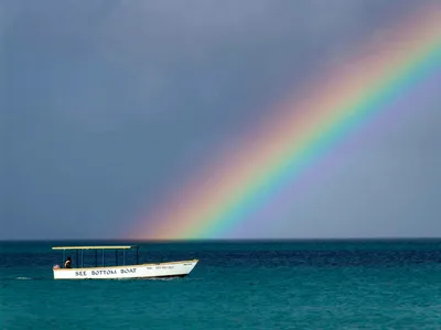 Изумрудные волны и бирюзовые небеса: фотографии моря во всей своей красе