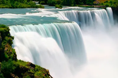 Фото великолепного водопада мира, доступное для скачивания в формате JPG