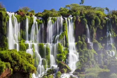 Неповторимое изображение водопада, доступное для скачивания в формате WebP
