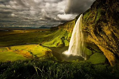 Красочное изображение великолепного водопада в формате WebP для полного восприятия красоты