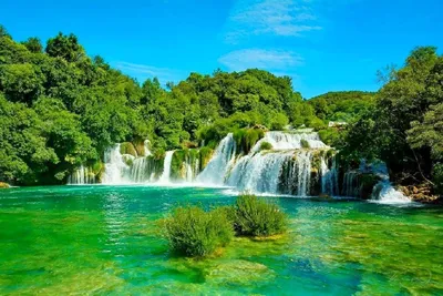 Удивительное изображение водопада в формате WebP для наслаждения красотой