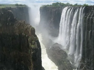 Уникальное изображение великолепного водопада в формате WebP для визуального удовольствия
