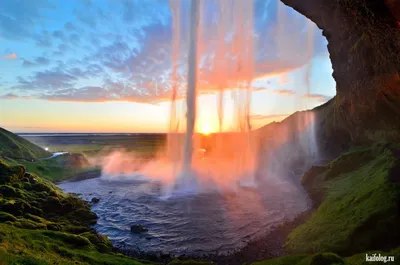 Фотография потрясающего водопада мира в формате JPG для сохранения и использования в вашей галерее