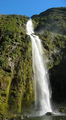 Уникальное изображение великолепного водопада в формате WebP для восхищения его величием
