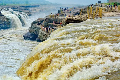 Фото красивого водопада мира в формате JPG для скачивания и использования в качестве фотообоев