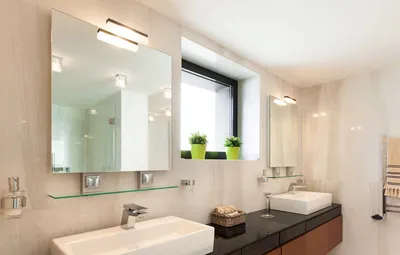 Как использовать зеркала для создания фокусных точек в ванной комнате: фото примеры