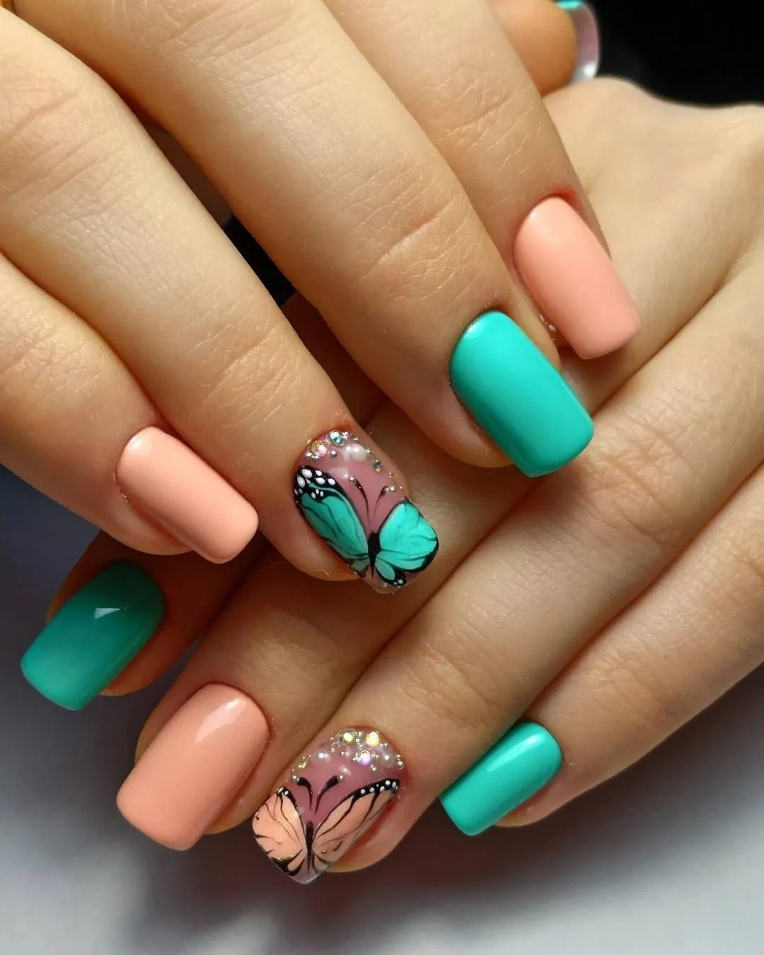 Маникюр с бабочками🦋 Бабочки стали центральным элементом дизайна ногтей | Instagram