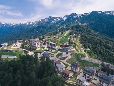 Красные картины Красной поляны: искусство природы в фотографиях