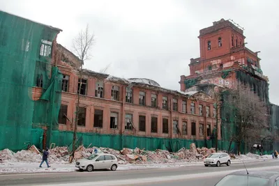 Фото красного треугольника в высоком разрешении