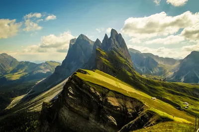 Красивые горы в HD: скачать бесплатно в высоком разрешении