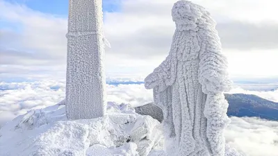 Уникальные фотографии горных вершин: запечатлено мистическое величие