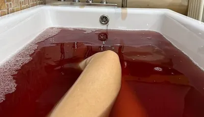 Кровь в ванной: Новое изображение в формате JPG, PNG, WebP