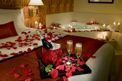 Кровать с лепестками роз: удивительная фотография в формате png