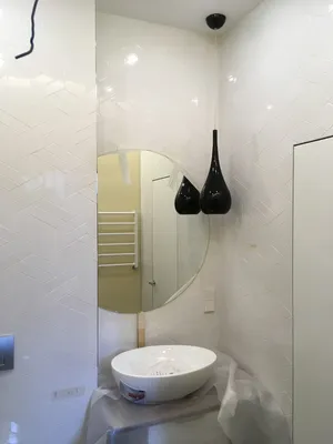 HD изображение круглого зеркала в ванной