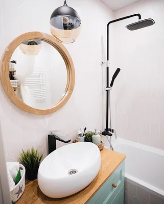 HD изображение круглого зеркала в ванной