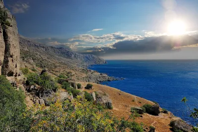 Арт с видом на Крымское побережье