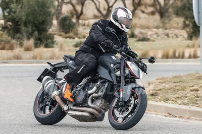 Изображение мотоцикла KTM 1290 Super Duke R: выберите размер изображения