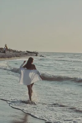 Кубинские девушки на пляже: красота и свобода