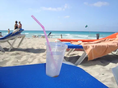 Фотографии кубинских девушек на пляже: встреча с карибской страстью