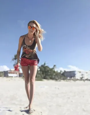 Кубинские девушки на пляже: красота и элегантность