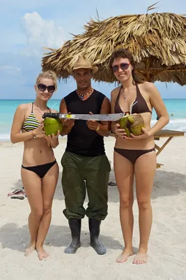 Фотки кубинских девушек на пляже в формате PNG