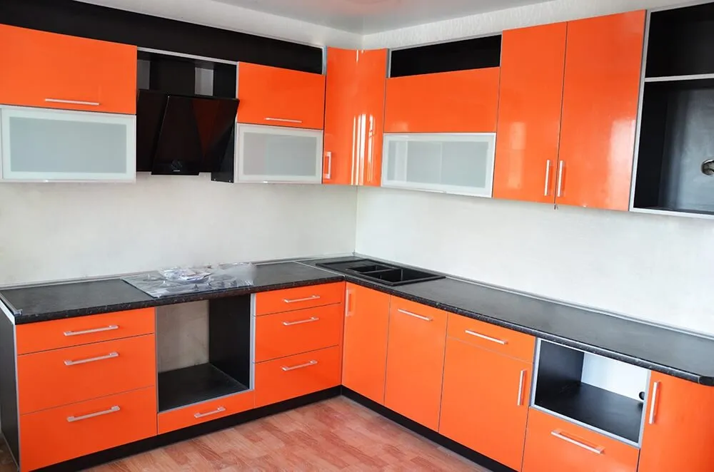Дизайн кухни в оранжевом цвете: фото смелых решений