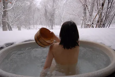 Морозные ванны: изысканные зимние изображения для загрузки