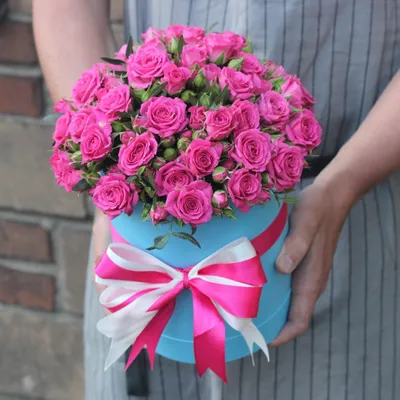Красивые фото кустовых роз в коробке: добавьте шарм в вашу жизнь
