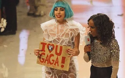 Изображение Lady Gaga с текстом ее песни