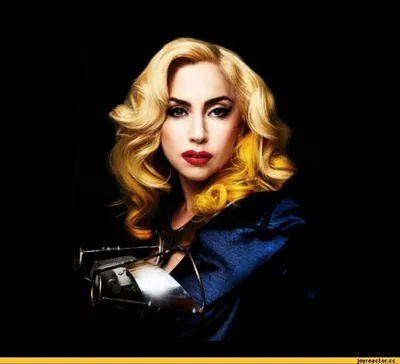 Картинка Lady Gaga с ее гитарой