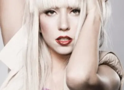 Изображение Lady Gaga с ее танцорами