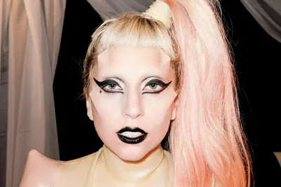 Леди Гага на фото: смотрите ее дерзкие образы в высоком разрешении