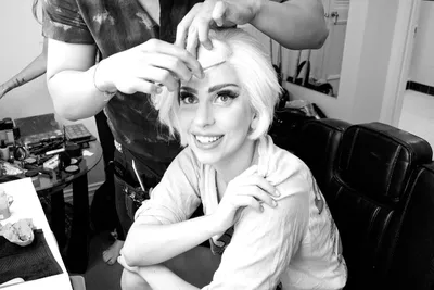 Фото Леди Гага в образе рок-звезды
