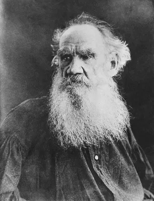 Лев Толстой - фото на фоне природы