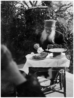 Фото Льва Толстого в черно-белом формате